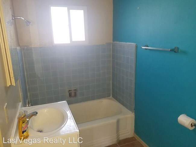 Building Photo - 412 S Maryland Pkwy