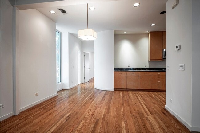 Building Photo - 3372 Miro Pl