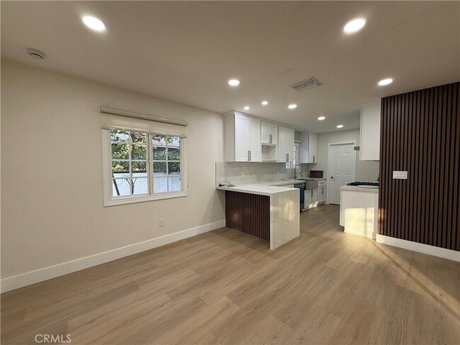 Building Photo - 9123 Woodley Ave