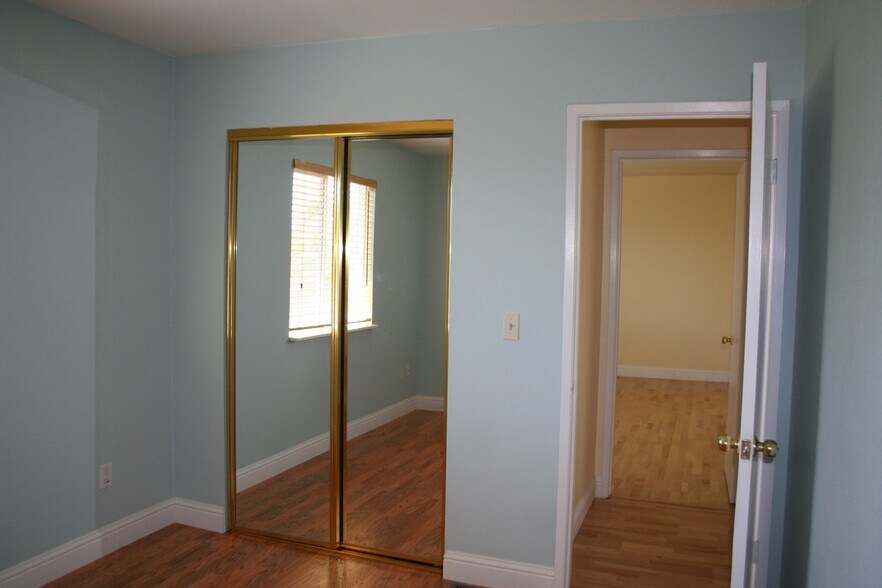 Building Photo - 832 loadstone court