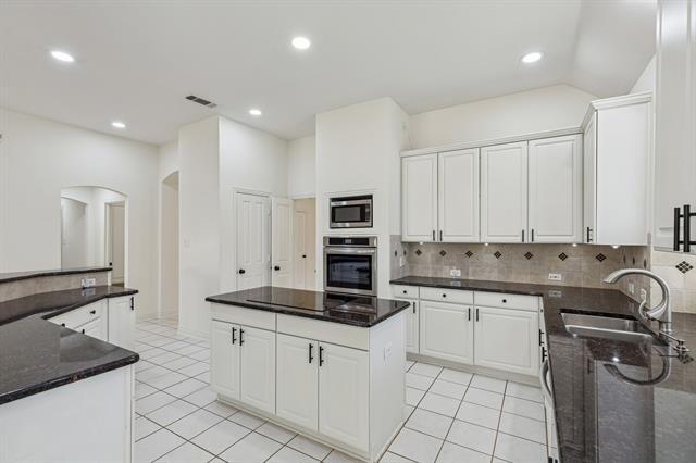 Building Photo - 708 Nettleton Dr