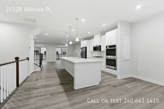 Building Photo - 2552B Verona Pl-