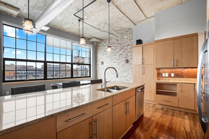 Kitchen & Dining - 311 E Erie St
