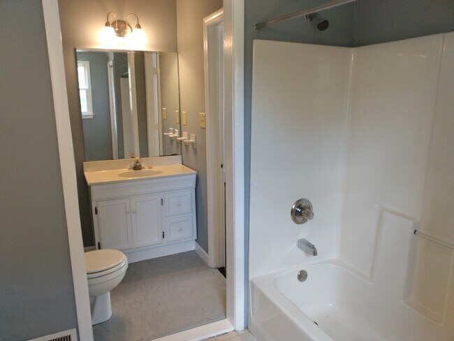 Building Photo - 1610 Gilston Ct