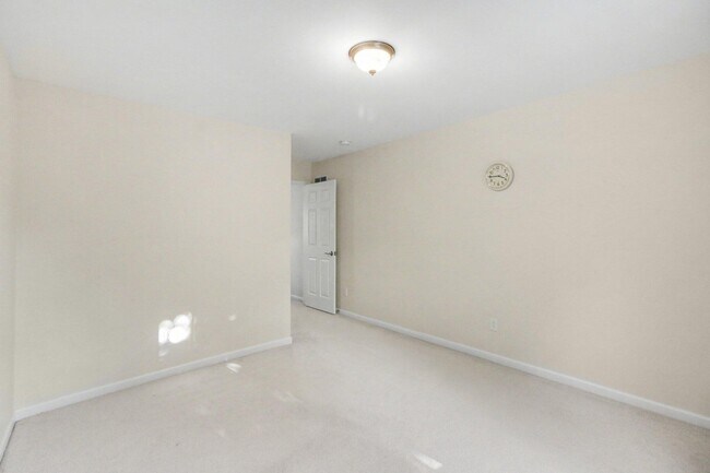 Building Photo - 41574 Mitchell Rd