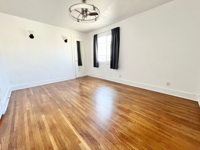 Building Photo - 45 65th Pl
