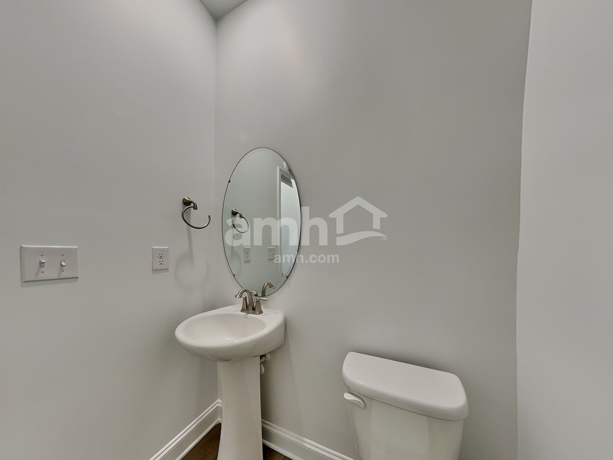 Building Photo - 6050 Rosemore Ln