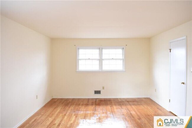 Building Photo - 123 Metlars Ln