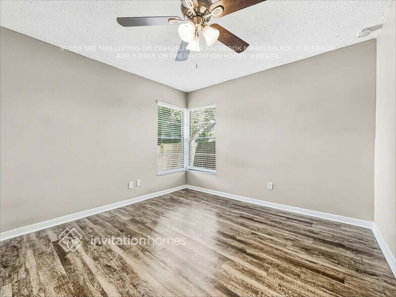 Building Photo - 1502 Carter Oaks Dr