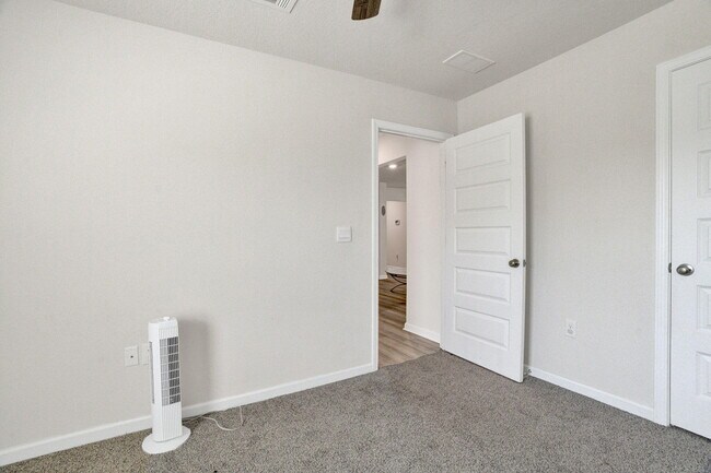 Building Photo - 535 Mary Lou Way