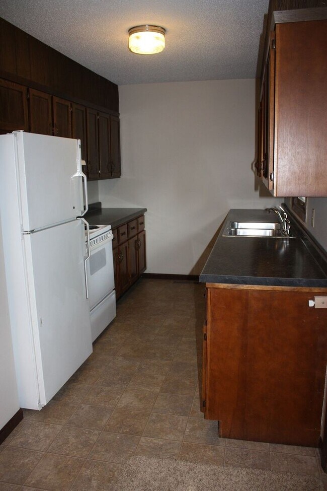 Building Photo - Zentals (1007 1/2 Monroe St; Pella)