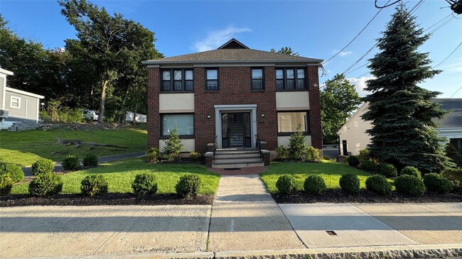 Primary Photo - 504 Ashford Ave