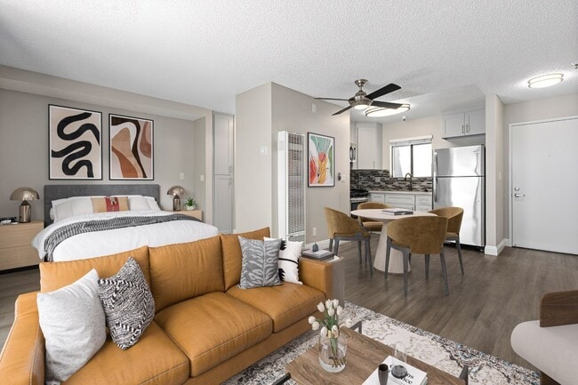 Studio Living Area - Harbor Terrace