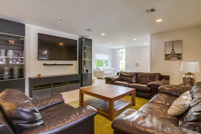 Building Photo - 657 Westbourne St