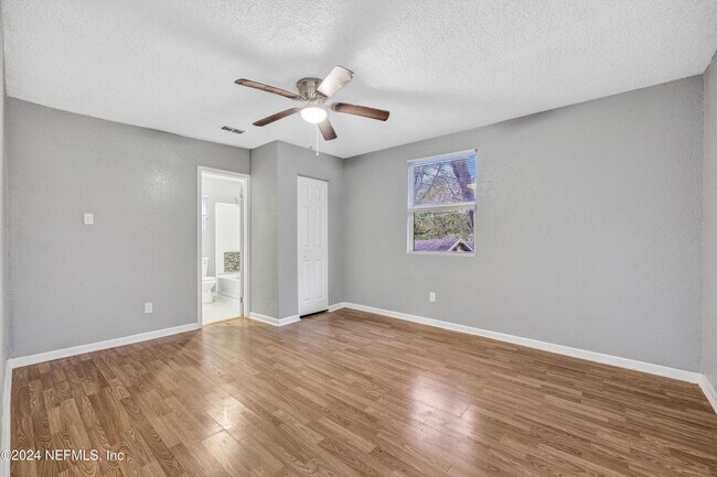 Building Photo - 1722 W 30th St