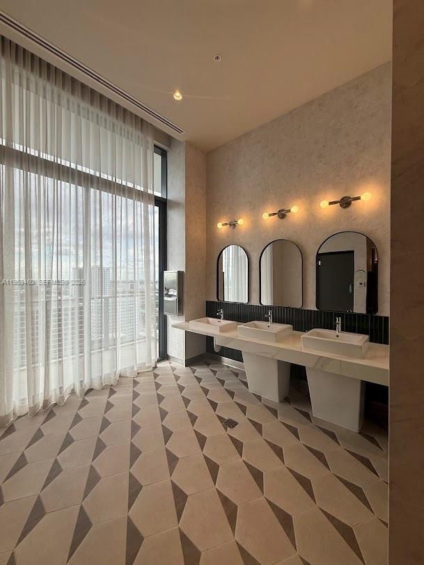 Building Photo - 11 NE 6th St