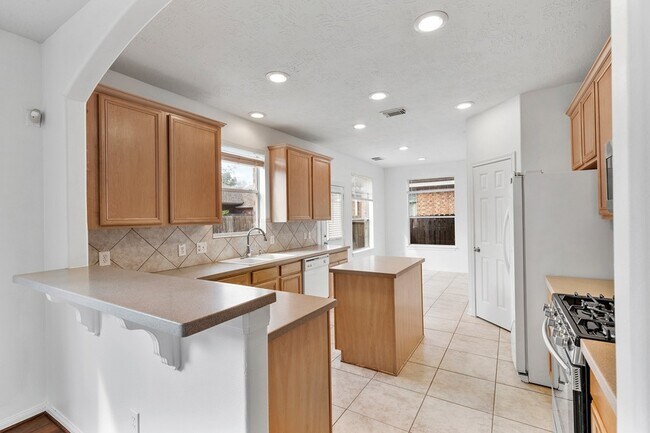 Building Photo - 22012 Royal Timbers Dr