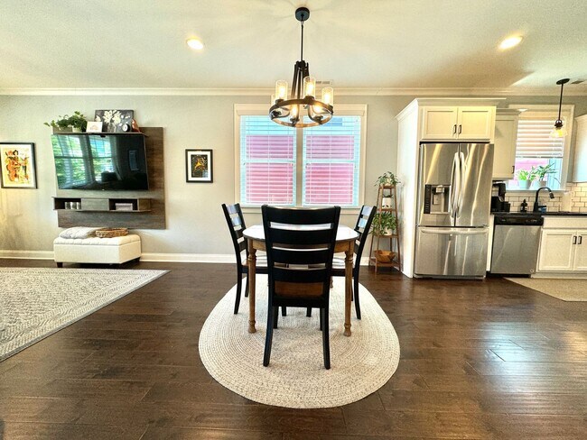 Building Photo - 3 Bedroom, 2.5 Bath Home w/ Fenced Yard and 2 Car Garage