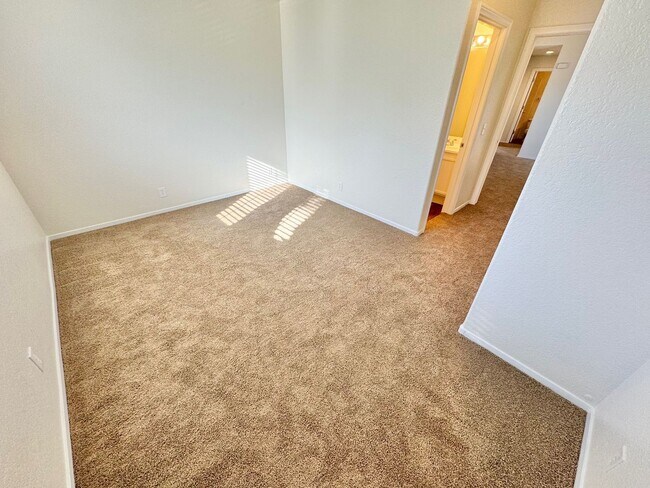 Building Photo - BRIGHT 2-BED CONDO LOCATED CENTRAL LAS VEGAS CONDO