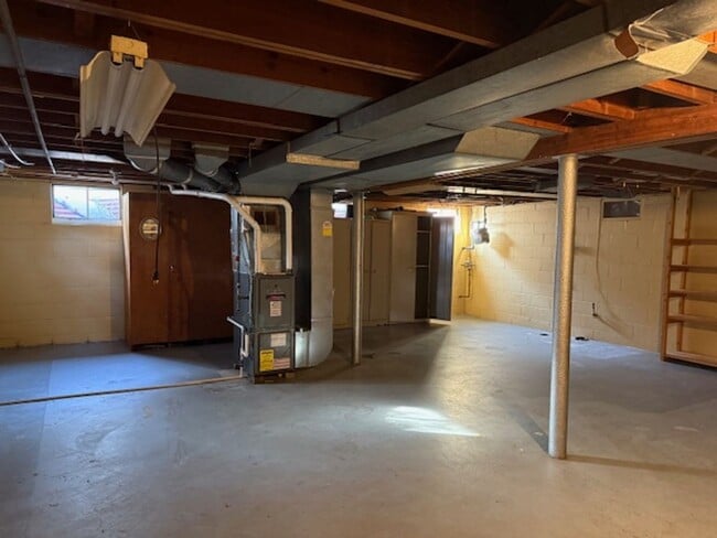 Building Photo - 559 Hartzler St