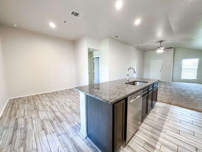 Building Photo - 3/2/2 Home in Windstone!