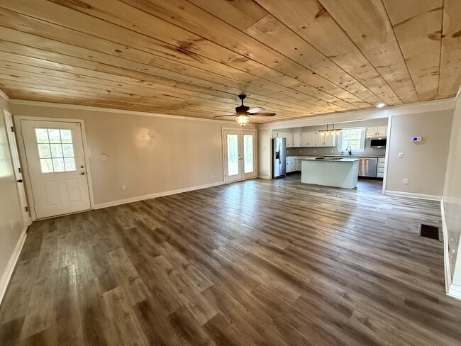 Building Photo - 690 Floyd Switch Estesburg Rd