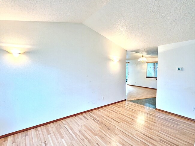 Building Photo - 9834 SE Clinton St