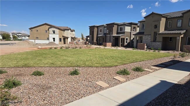 Building Photo - 988 Gearus Pl