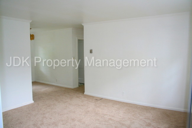 Building Photo - Condo in Brookwood Gardens