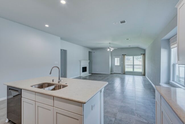 Building Photo - 208 Shoreview Dr