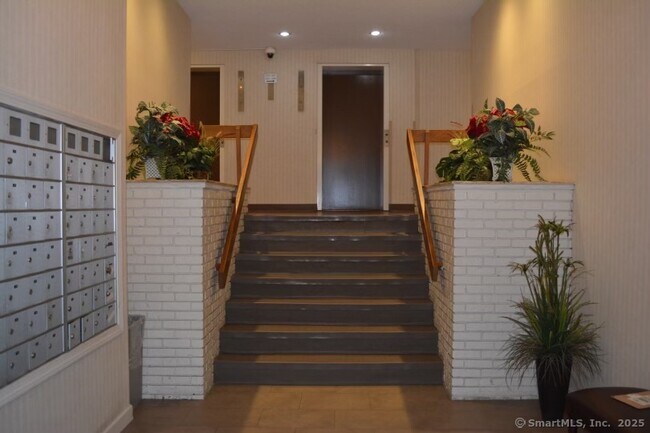 Building Photo - 34 A Padanaram Rd