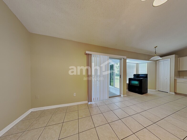 Building Photo - 5611 Brookdale Way