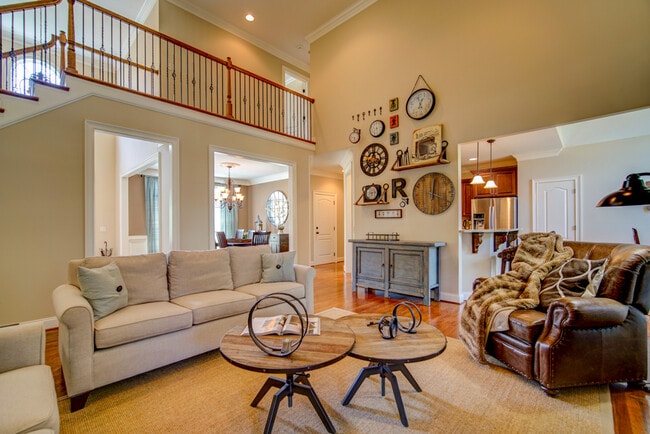 Building Photo - 5 BR, 3 BA Home Quiet Cul de Sac, Convenie...