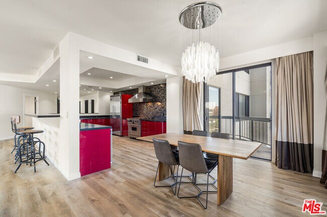 Building Photo - 4460 Wilshire Blvd