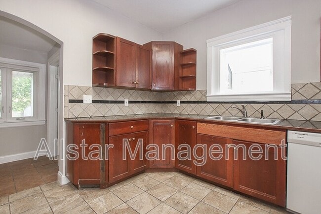 Building Photo - 3195 Whitethorn Rd