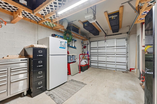 Building Photo - 3905 SE Mentmore Ln