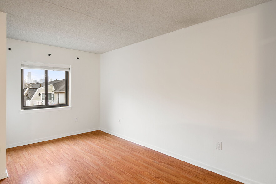 Building Photo - 200 Lombard St