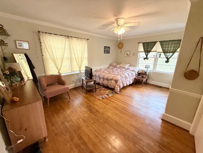 Building Photo - Cute Three Bedroom Near Piedmont Hospital