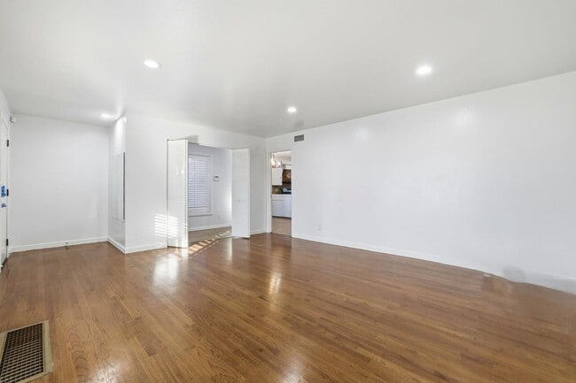 Building Photo - 9623 Adams St