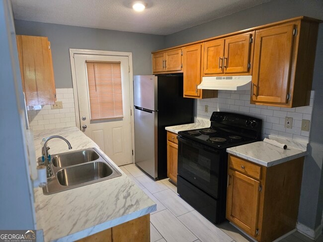 Building Photo - 629 Hanson St