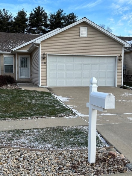 Building Photo - 1001 Wartburg Dr