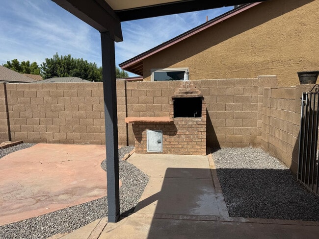 Building Photo - 8565 W Tuckey Ln