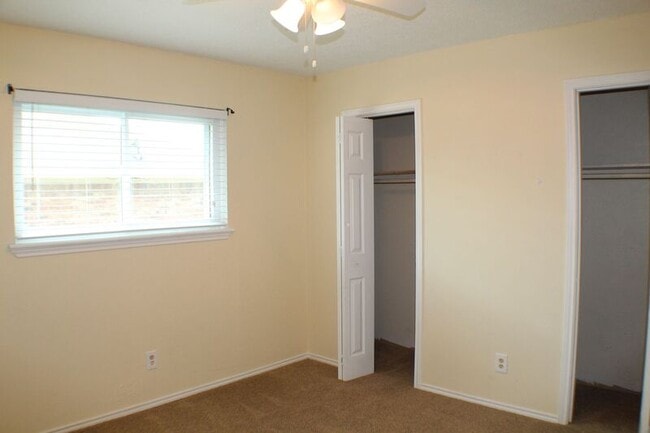 Building Photo - 7838 Williams Ave