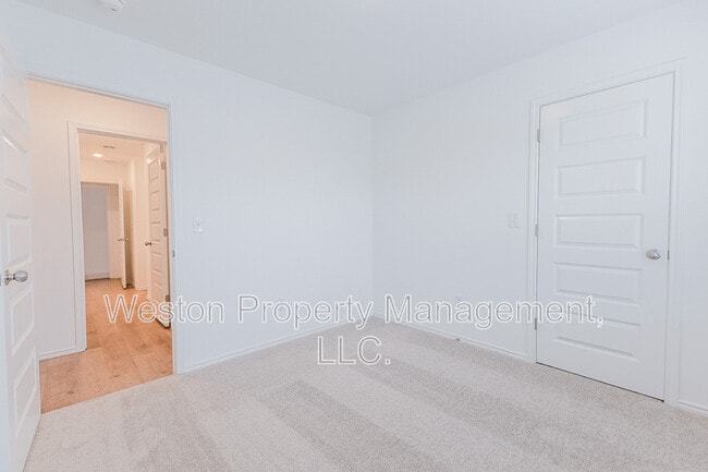 Building Photo - 5901 Bradford Pear Ln