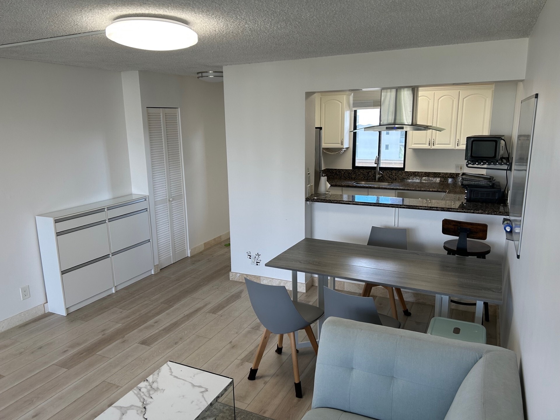 Building Photo - 2121 Ala Wai Blvd