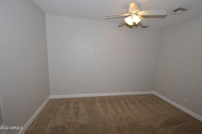 Building Photo - 4100 S Vineyard Ave