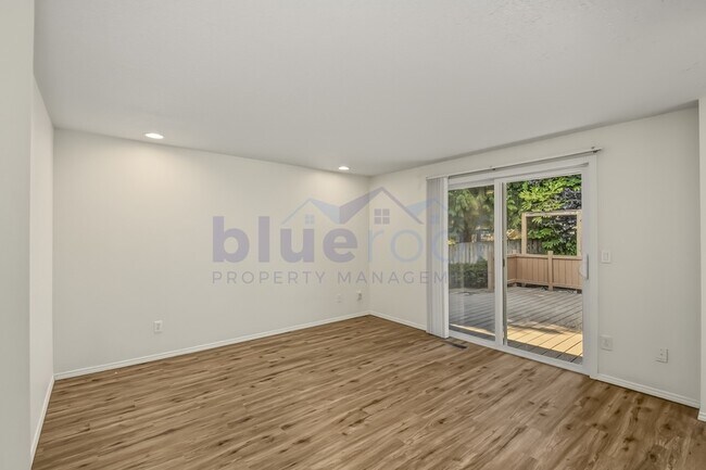 Building Photo - 13920 SW Tennessee Ln