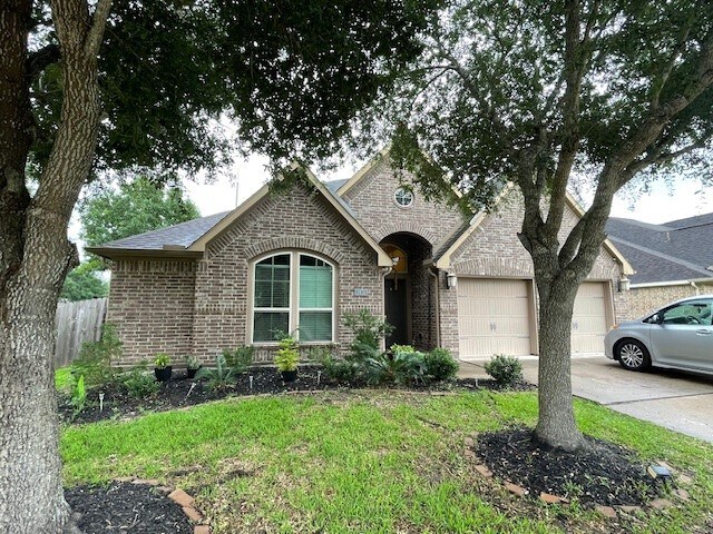 Building Photo - 2801 Field Hollow Dr