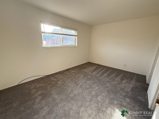 Building Photo - Renovated 3BR Duplex Home – Garage, Laundry, Parking