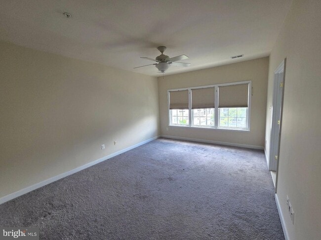 Building Photo - 308 Garden View Square